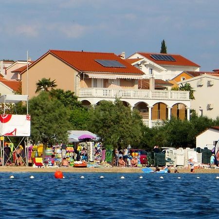 Beach Apartments Roza - The Garden Apartment ビオグラード・ナ・モル エクステリア 写真