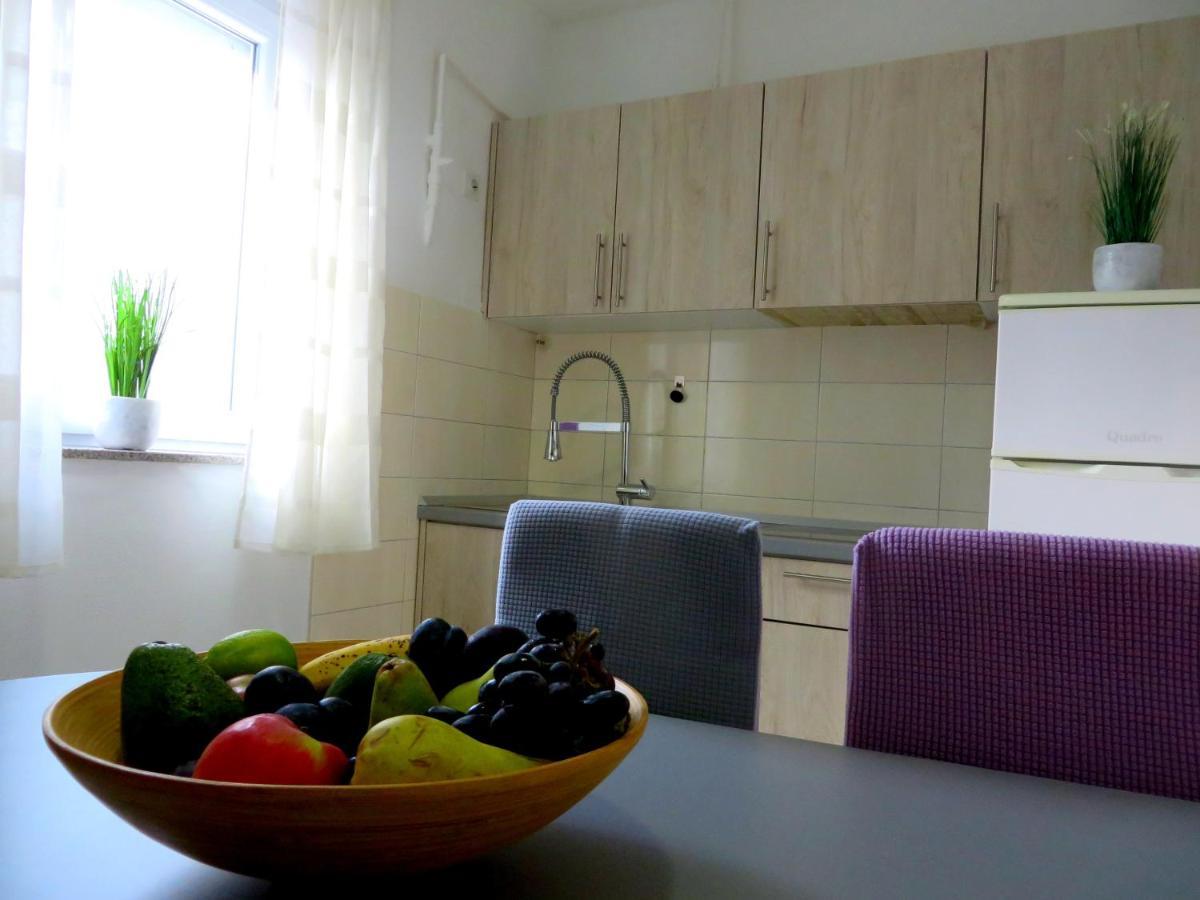 Beach Apartments Roza - The Garden Apartment ビオグラード・ナ・モル エクステリア 写真