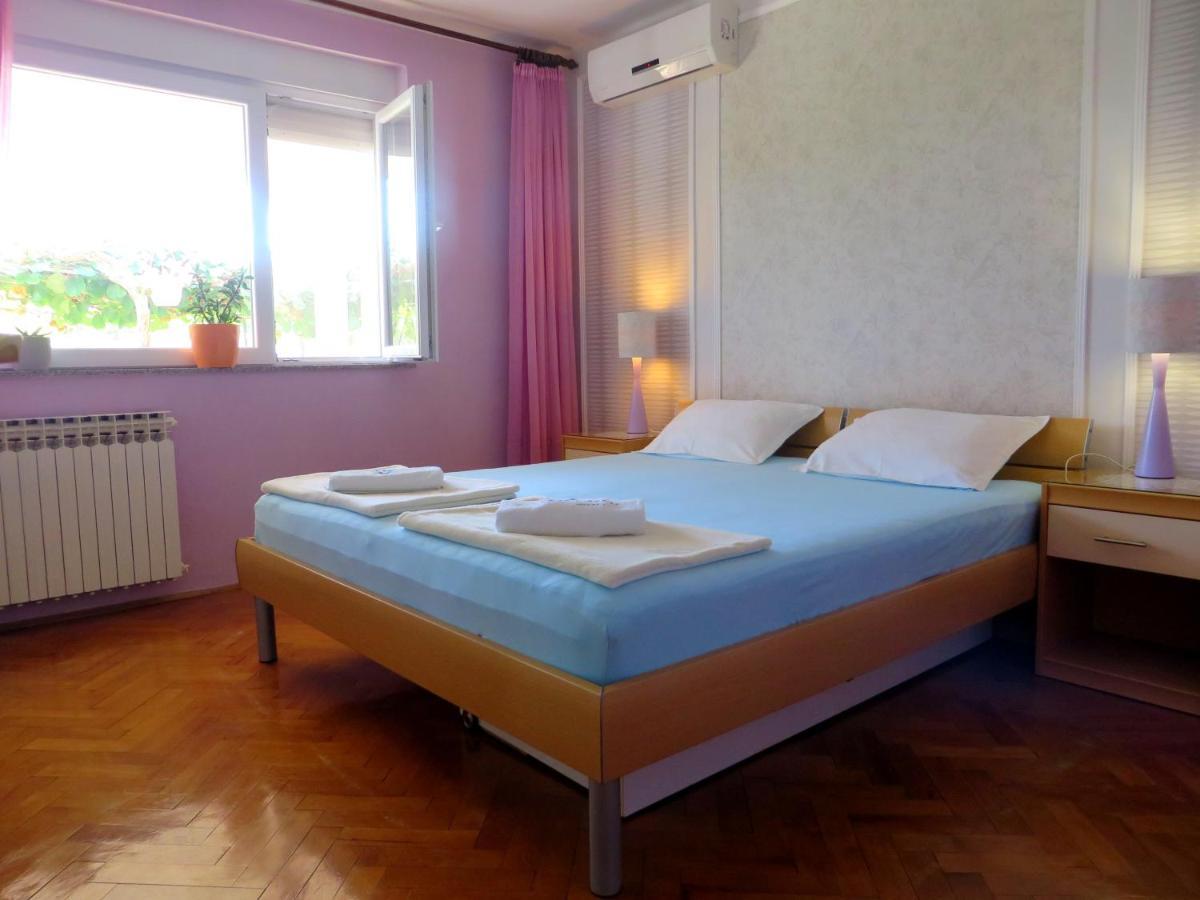 Beach Apartments Roza - The Garden Apartment ビオグラード・ナ・モル エクステリア 写真