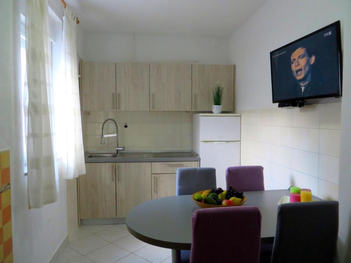 Beach Apartments Roza - The Garden Apartment ビオグラード・ナ・モル エクステリア 写真